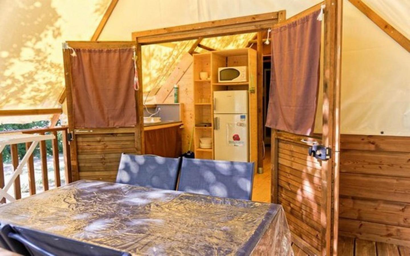 Camping Les Rives Du Lac De Vinca מראה חיצוני תמונה