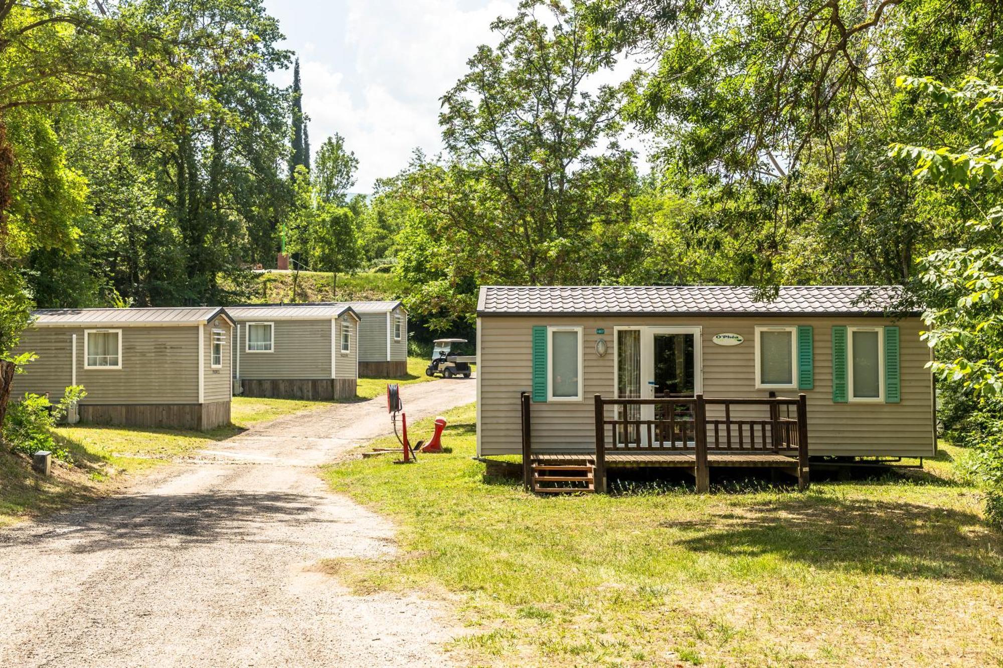 Camping Les Rives Du Lac De Vinca מראה חיצוני תמונה