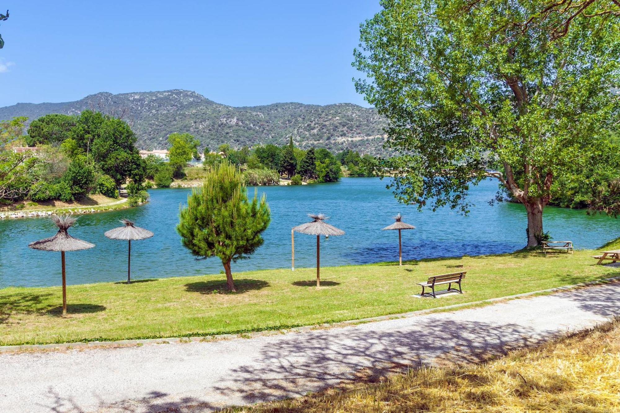 Camping Les Rives Du Lac De Vinca מראה חיצוני תמונה