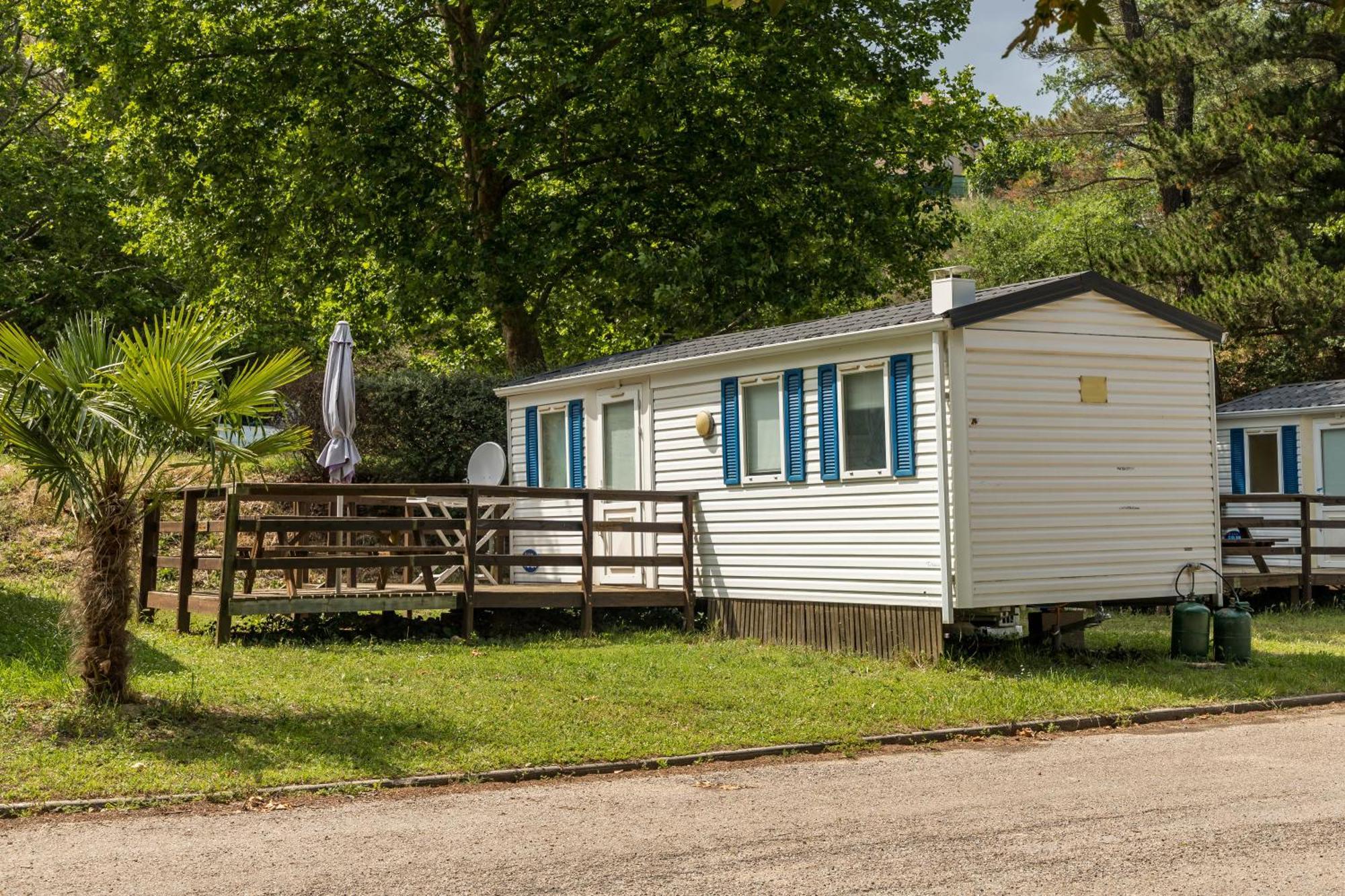 Camping Les Rives Du Lac De Vinca מראה חיצוני תמונה